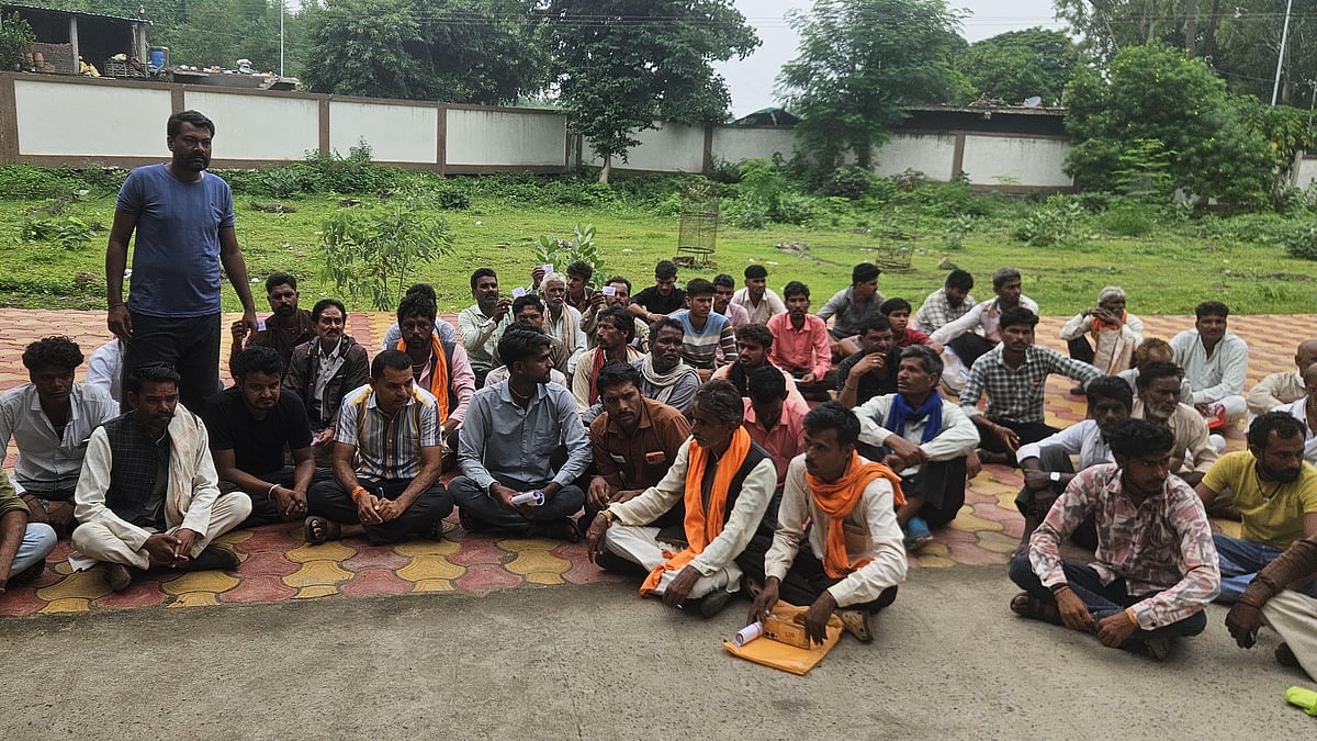 MP's Sironj Farmers Block Road Over Urea And DAP Shortage
