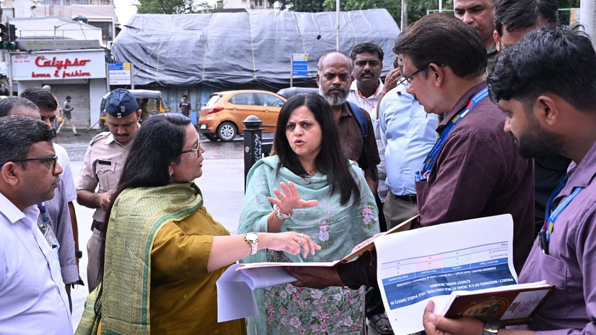 Mumbai: BMC Chief Ashwini Bhide Inspects 'Pedestrian First' Drive, Orders Removal Of Illegal Hawkers & Encroachments From Footpaths