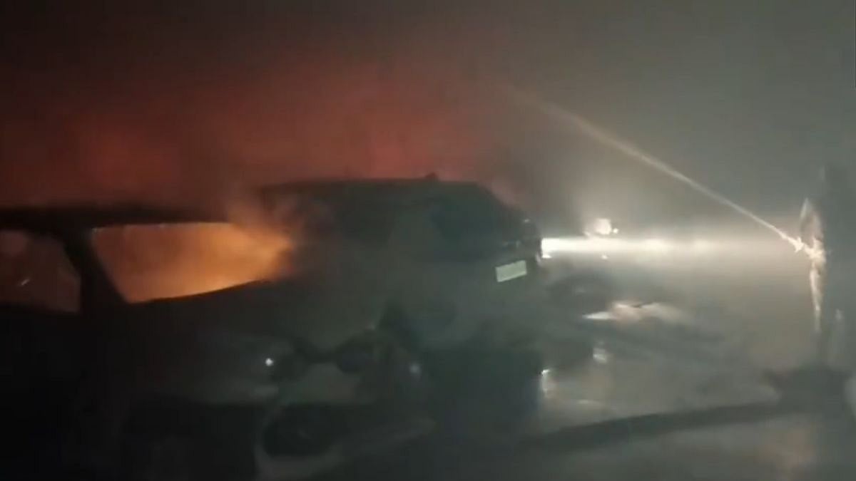 Jodhpur Service Centre Fire: Massive Blaze Engulfs Over 50 Vehicles; 12 Fire Tenders Deployed As Short Circuit Suspected | Video