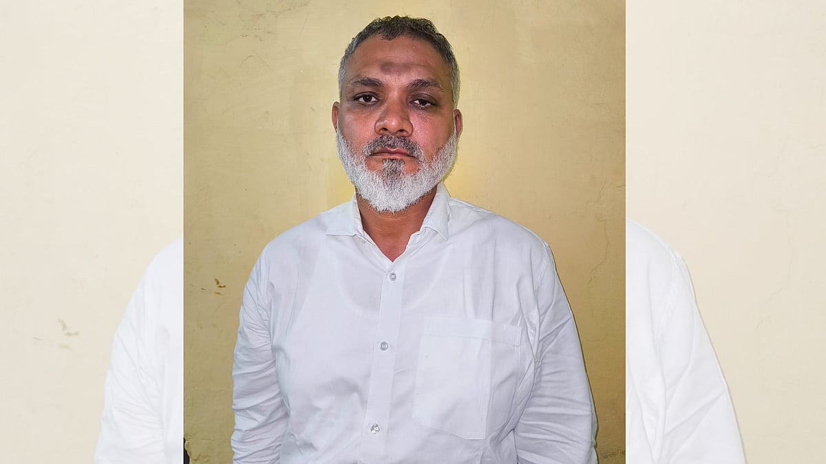 Congress Corporator Anwar Qadri In Indore Cop Net 