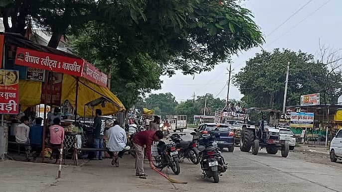 Road Encroachments Trigger Traffic Safety Concerns In Khachrod