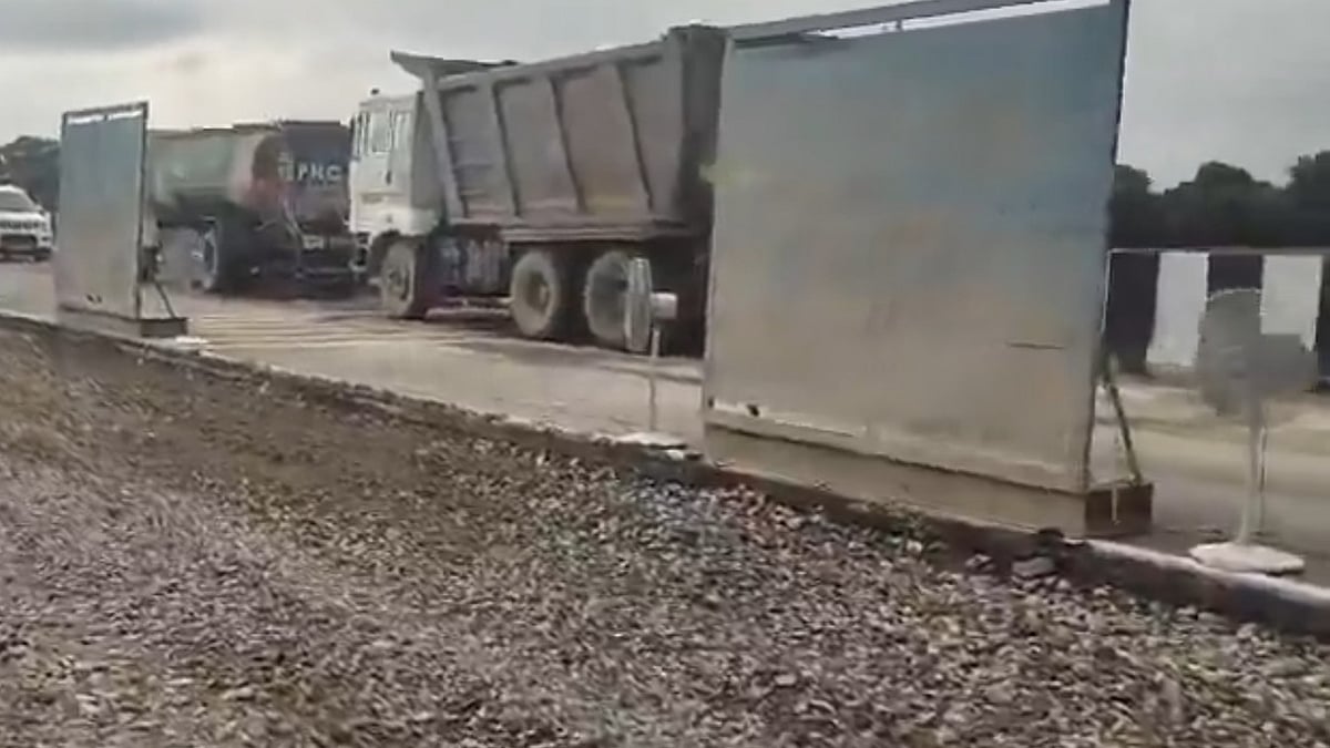 Fans Used To Fry Lucknow-Kanpur Expressway As Rain Exposes Road Damage; Akhilesh Targets CM Yogi Adityanath Govt