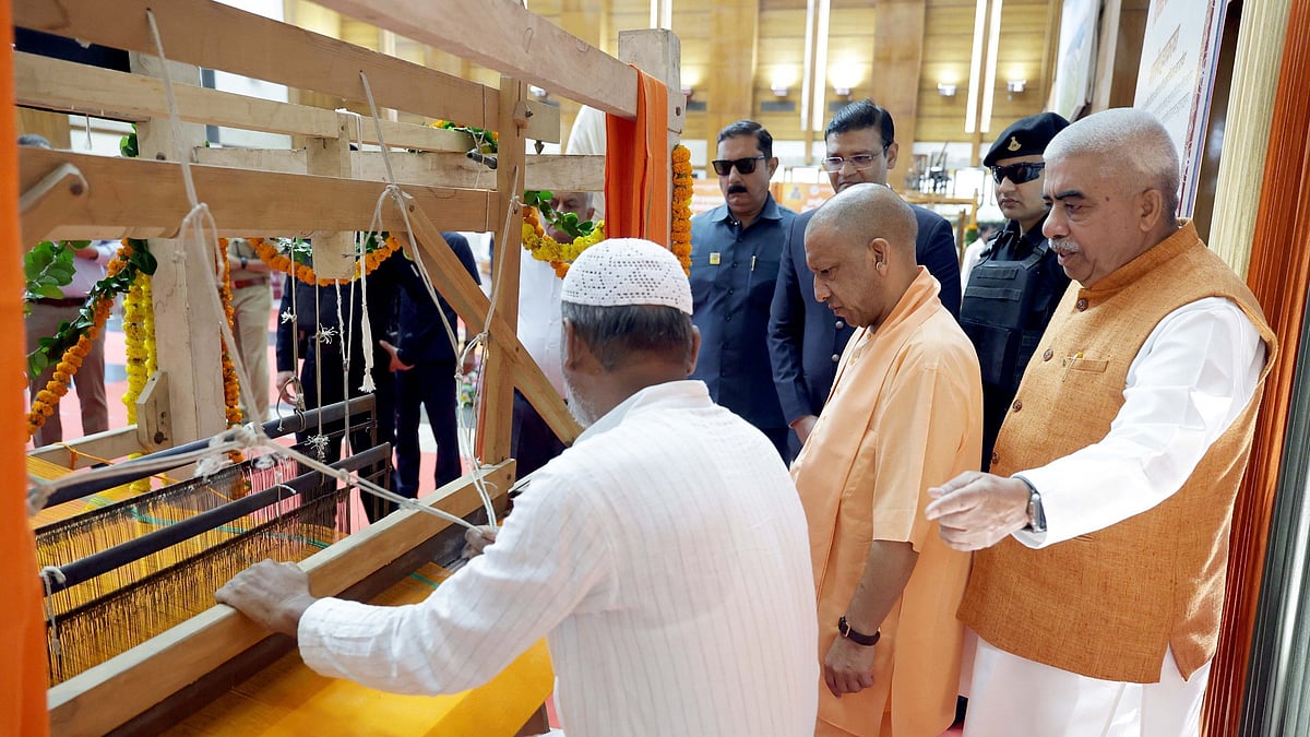 CM Yogi Adityanath Honours Uttar Pradesh Weavers At Sant Kabir Handloom Awards Ceremony In Lucknow