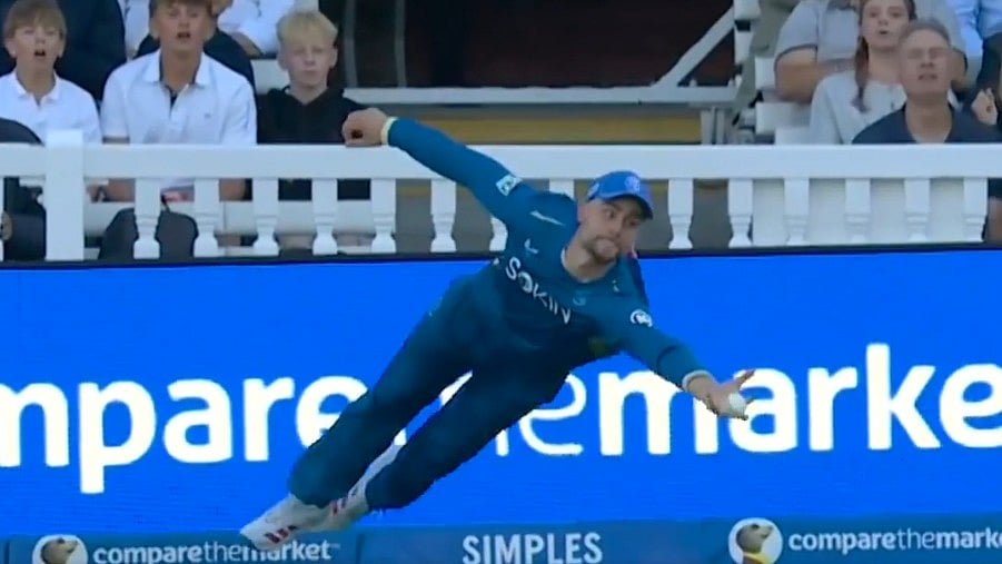Absolute Stunner! Will Jacks' Incredible Catch Sparks Wild Reactions During The Hundred | Video