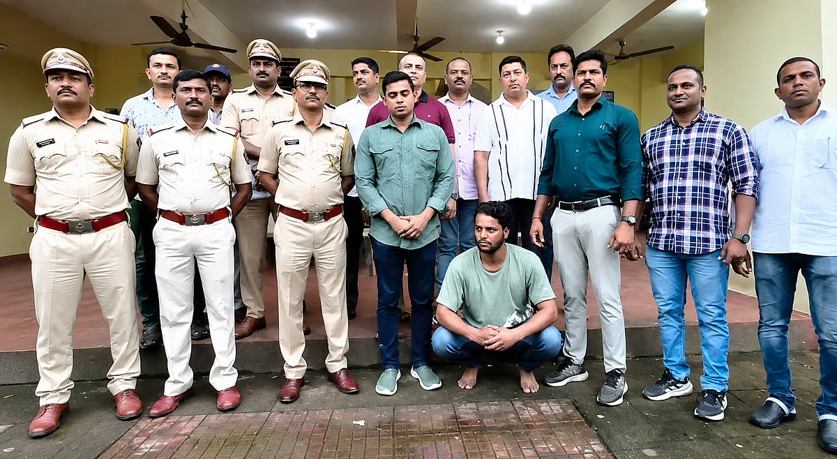 Kalyan Police Arrest Most-Wanted Vehicle Thief, Recover Nine Stolen Motorcycles Worth ₹6.35 Lakh