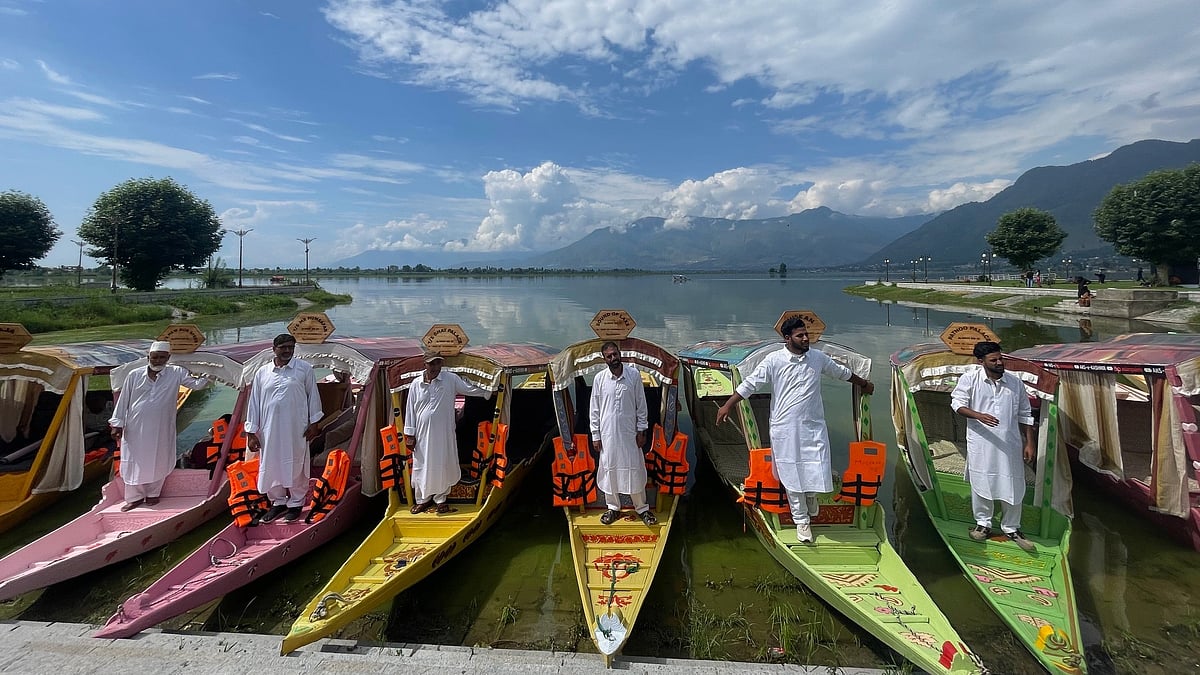 Dal Lake Turns Into An Open-Air Art Gallery With 40 Vibrant Shikaras