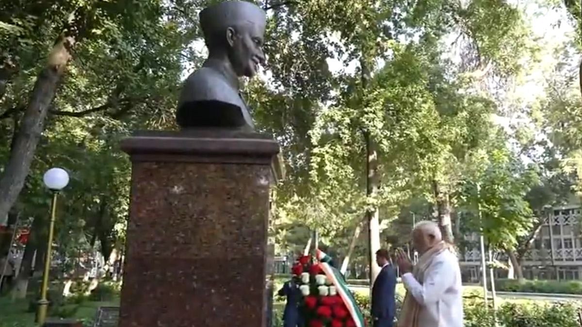 PM Modi Pays Tribute To Lal Bahadur Shastri In Tashkent, Plants Tree With Uzbek President