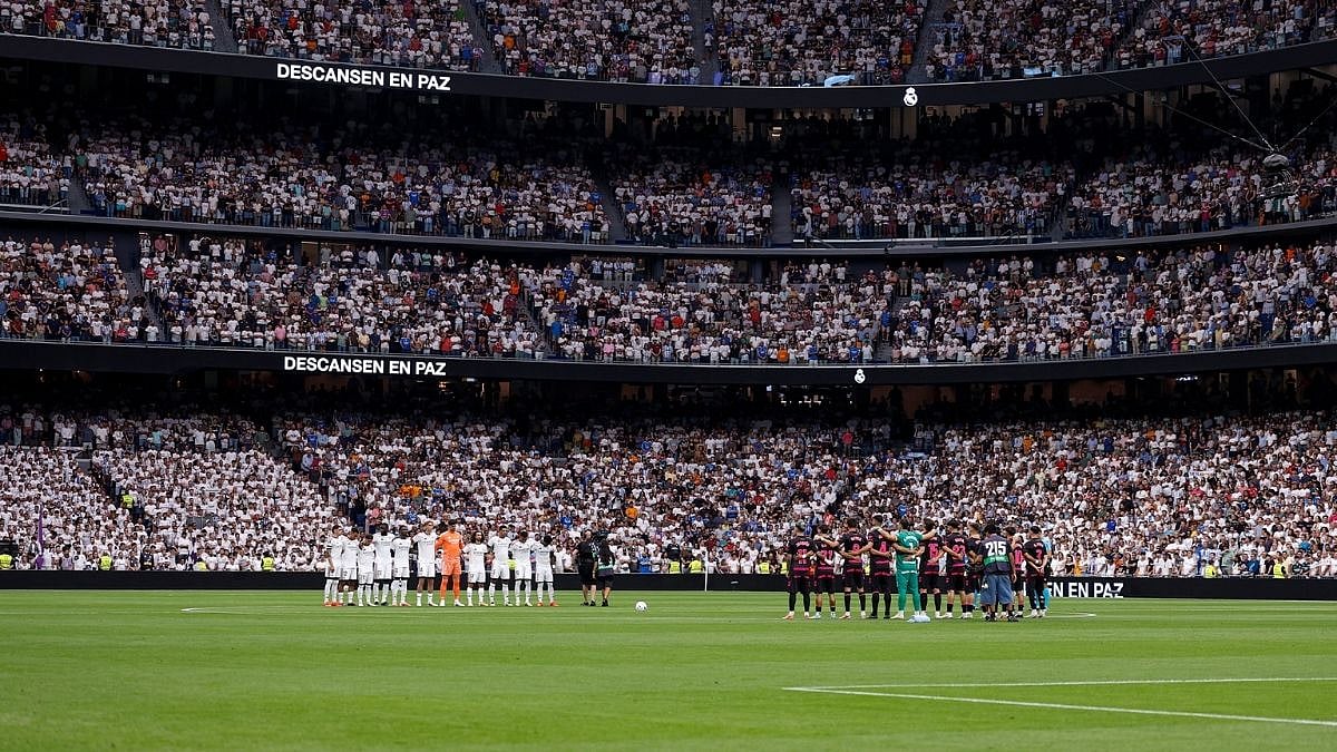 Real Madrid, Malaga Honour Nepal, Tibet Flood Victims With Minute’s Silence And Black Armbands At Bernabeu | Video