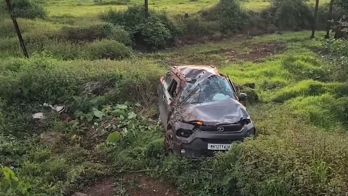 Mumbai-Goa Highway Accident: 2 Teenage Girls Seriously Injured After Car Allegedly Rams Into Them In Ratnagiri - Video
