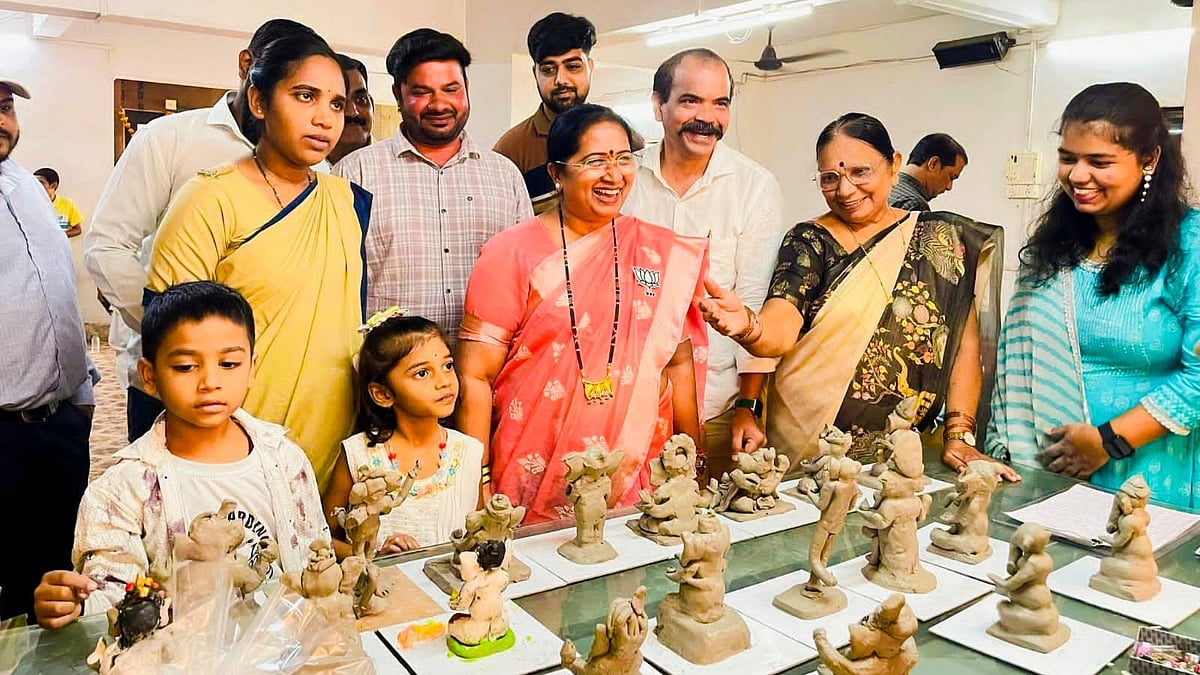 Kalyan Children Craft Eco-Friendly Ganesh Idols From Shadu Clay Ahead Of Ganeshotsav