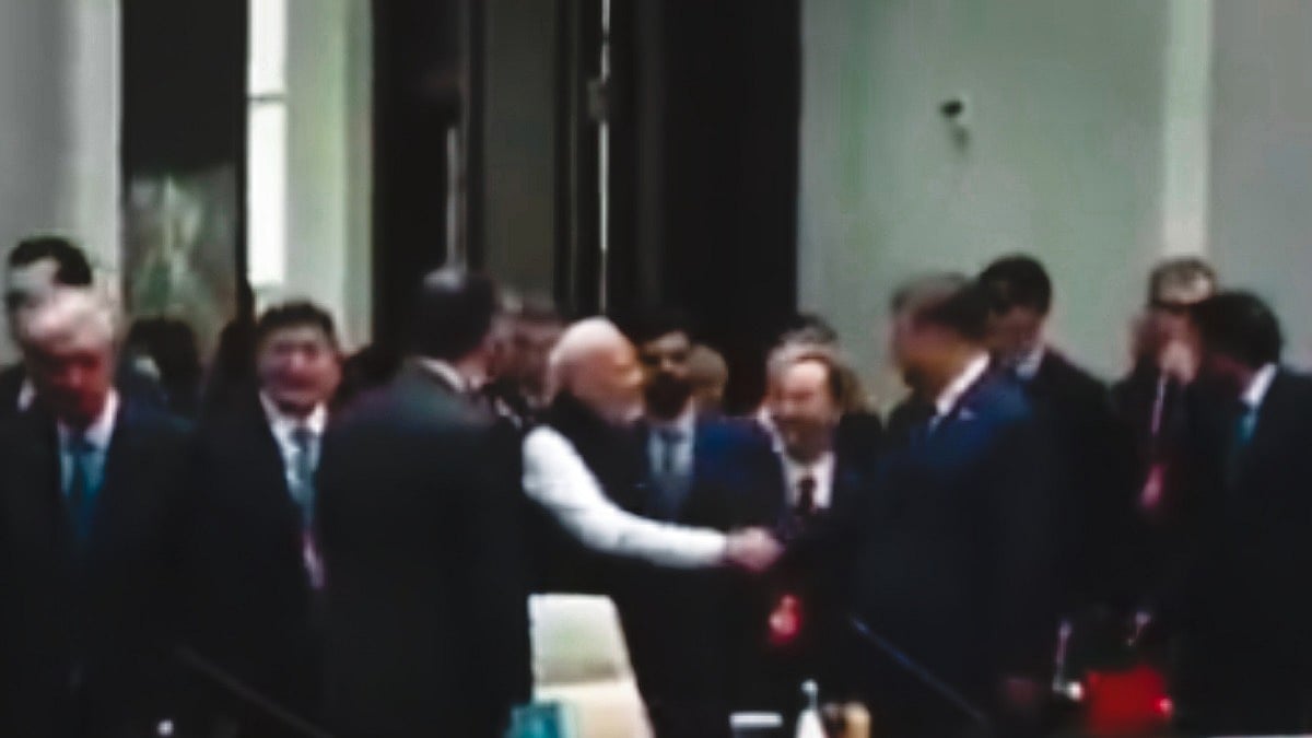 VIDEO: PM Modi Interacts, Shakes Hands With Chinese President Xi Jinping   At 26th SCO Summit In Bishkek