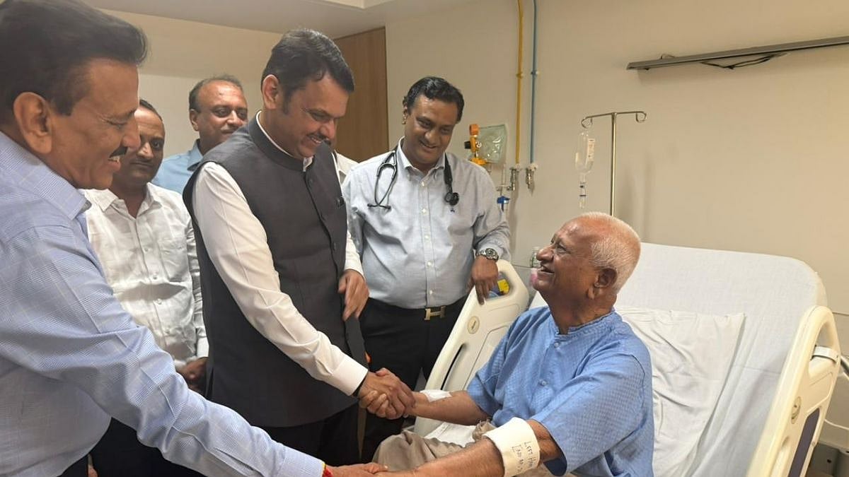 Maharashtra CM Devendra Fadnavis Visits Anna Hazare At Bombay Hospital, Wishes Him Speedy Recovery