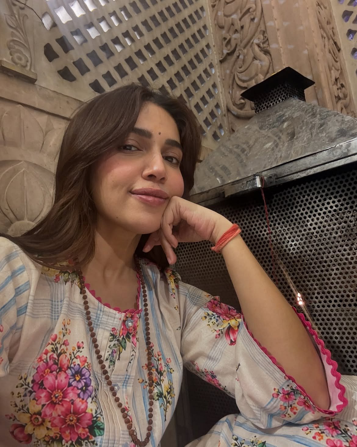 Bhumi Pednekar Visits Achaleshwar Mahadev Temple