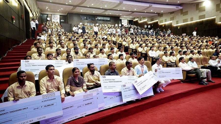 UP Outsource Service Corp Launched; 5 Lakh Workers To Get Social Security, Timely Payments & Insurance Benefits