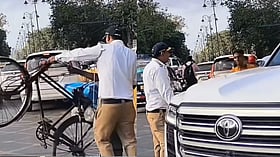 Mumbai traffic cop accused of shoving cyclist during VIP convoy; Milind Deora calls for action