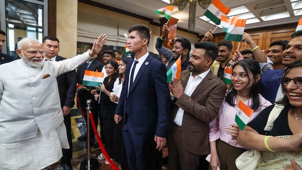 PM Modi's 'Swadeshi' Appeal Sparks Debate Over Foreign Travel, Gold Purchases & Economic Priorities