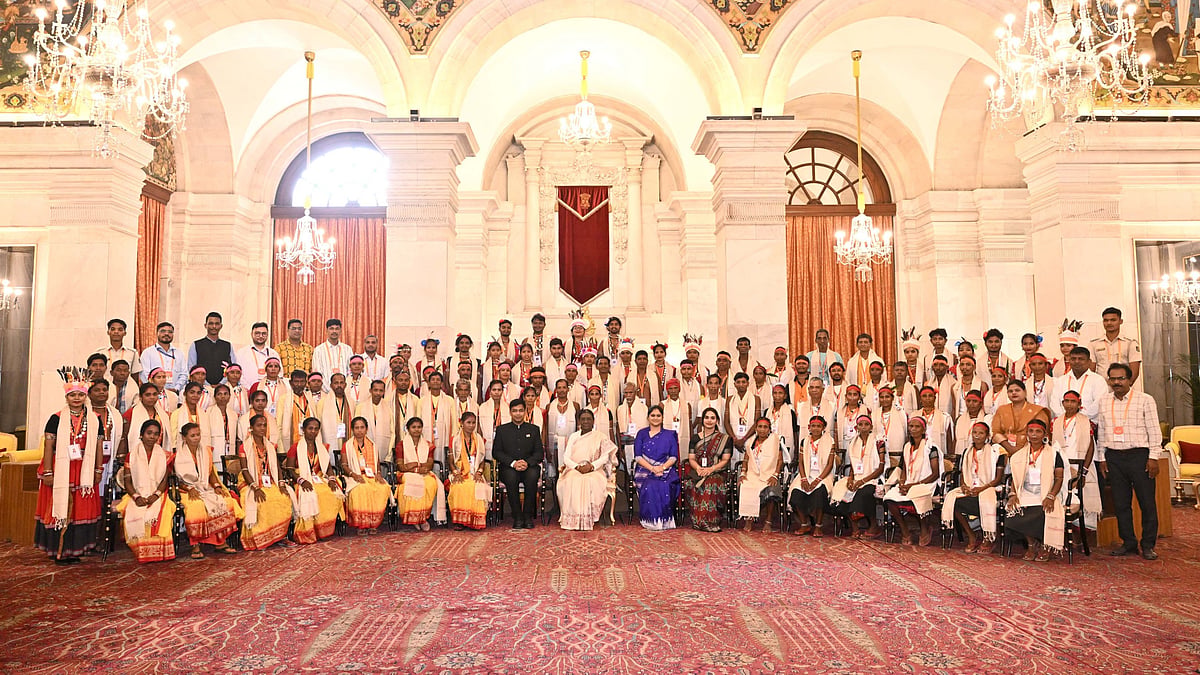 President Droupadi Murmu Meets Odisha Folk Artist, Highlights Education And Cultural Heritage