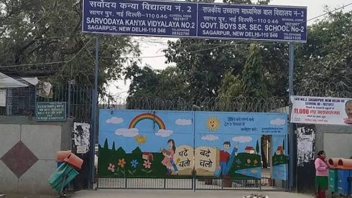 Delhi School Shocker: Ceiling Fan Falls On Students During Class, 12-Year-Old Girl Suffers Head Injury, Gets 9 Stitches