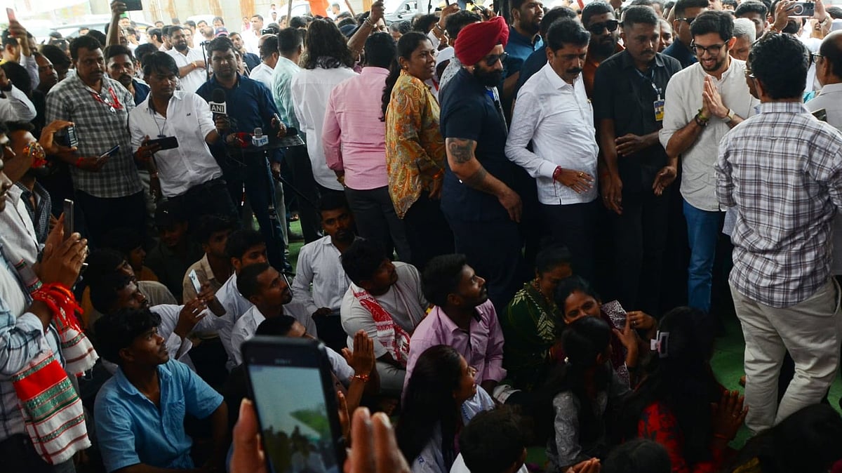Nashik: Aaditya Thackeray Meets Agitating Tribal Students, Assures Support For Their Demands