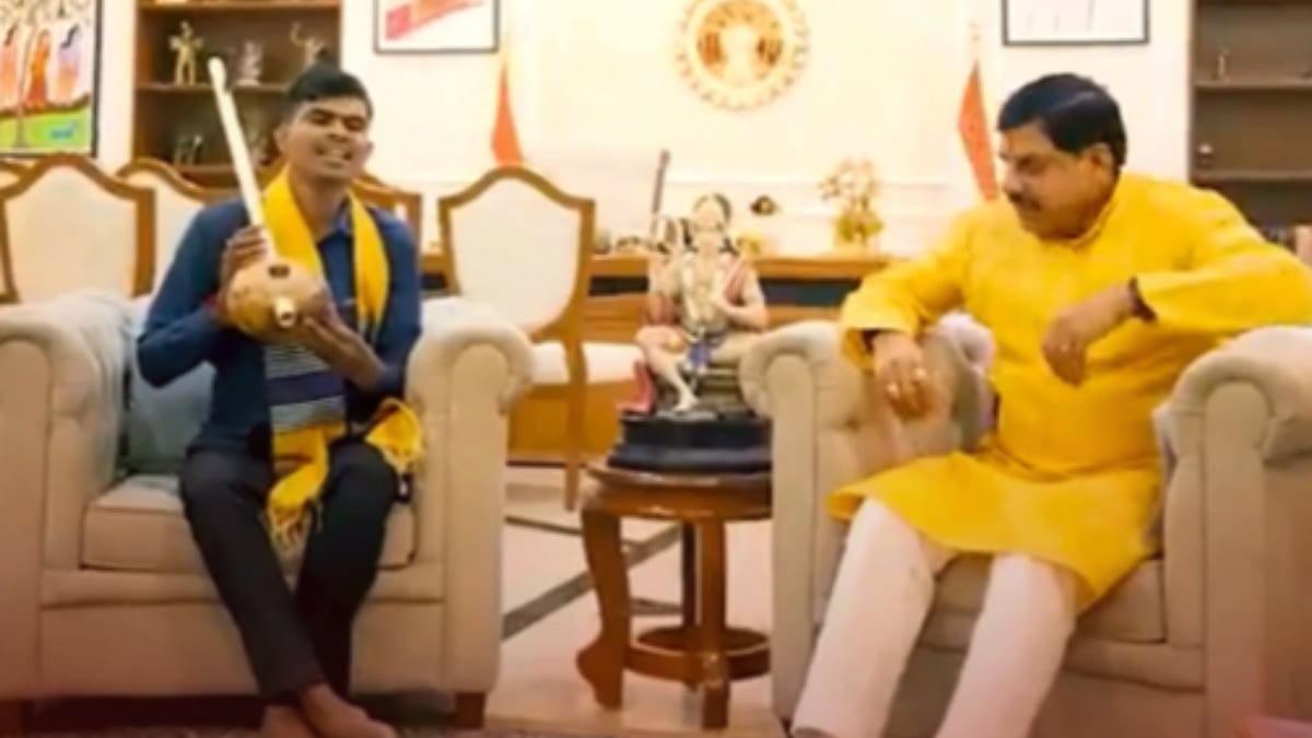 MP CM Mohan Yadav Meets Hanuman Ansh Bundeli Singer Sunil Lodhi, Announces ₹1 Lakh Honorarium, Musical Education & Blindness Treatment | VIDEO