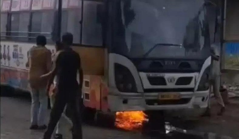 Chhatrapati Sambhajinagar VIDEO: Bus Catches Fire Near Railway Station; 25 Passengers Evacuated