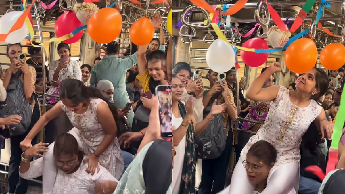 Female Passengers Break Dahi Handi In Badlapur-Thane Local Train During Janmashtami Celebration; Watch Video