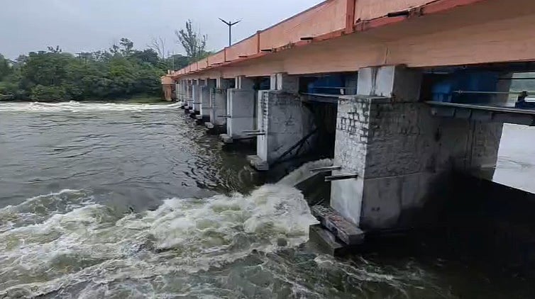 Bhopal's Bhadbhada Dam Opens 2 Gates Within An Hour As Heavy Rain Continues For 3rd Day | VIDEO 