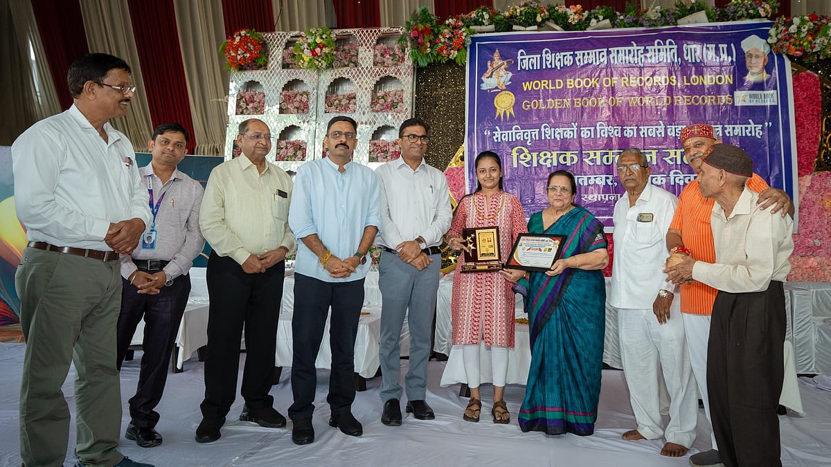 Teachers’ Day In MP’s Dhar: 208 Retired Educators, 13 Achievers Felicitated At Grand Ceremony