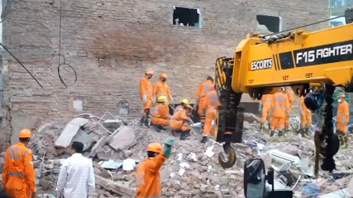 Delhi PG Building Collapse: Death Toll Rises To 6 As 50-Year-Old Structure Collapses In Satya Niketan During Repair Work, 11 Rescued | Watch