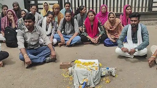 ABVP Protests After 96 Of 116 MA Hindi Students Fail; Answer Sheets To Be Examined In MP’s Barwani