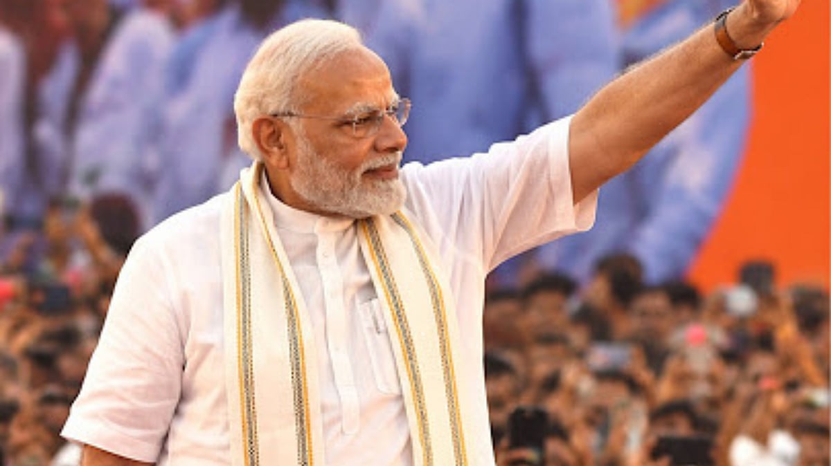 Video: Dhurandhar's Aari Aari And We Will Rock You Play As PM Modi Makes Grand Entry At Vadodara Event