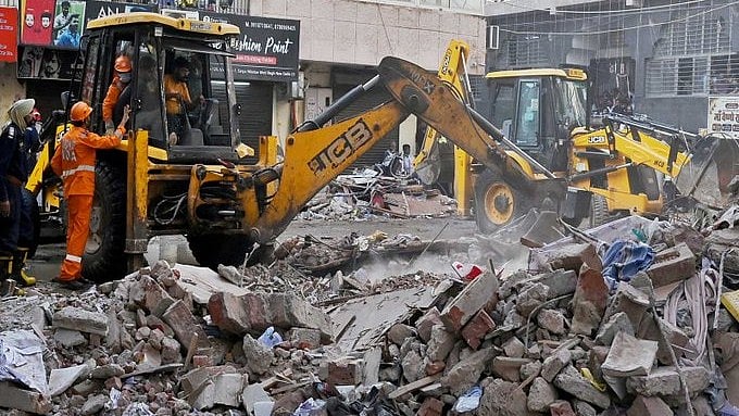 MCD Surveys 1,252 PG Buildings After Satya Niketan Collapse, Finds 3 Unsafe Structures