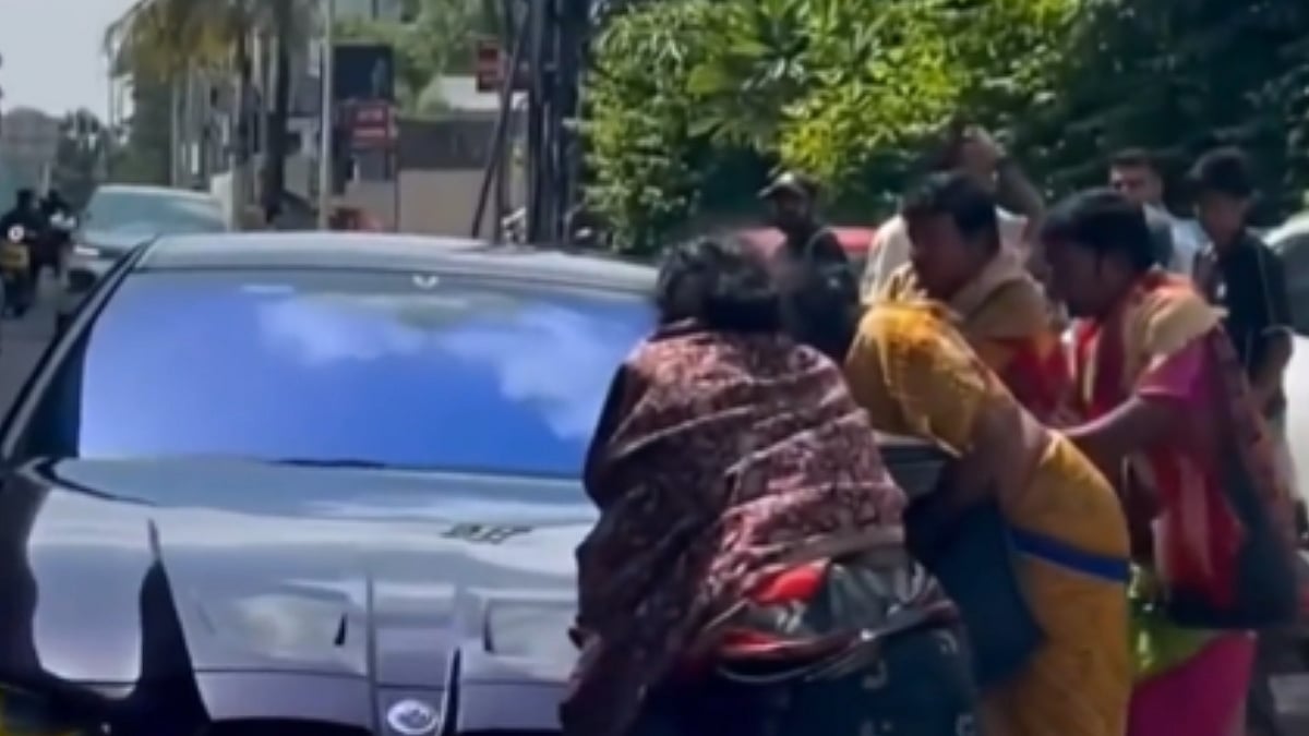 Caught On Camera: Transgender Group Surrounds BMW Owner After New Car Delivery, Demands ₹2 Lakh In Hyderabad