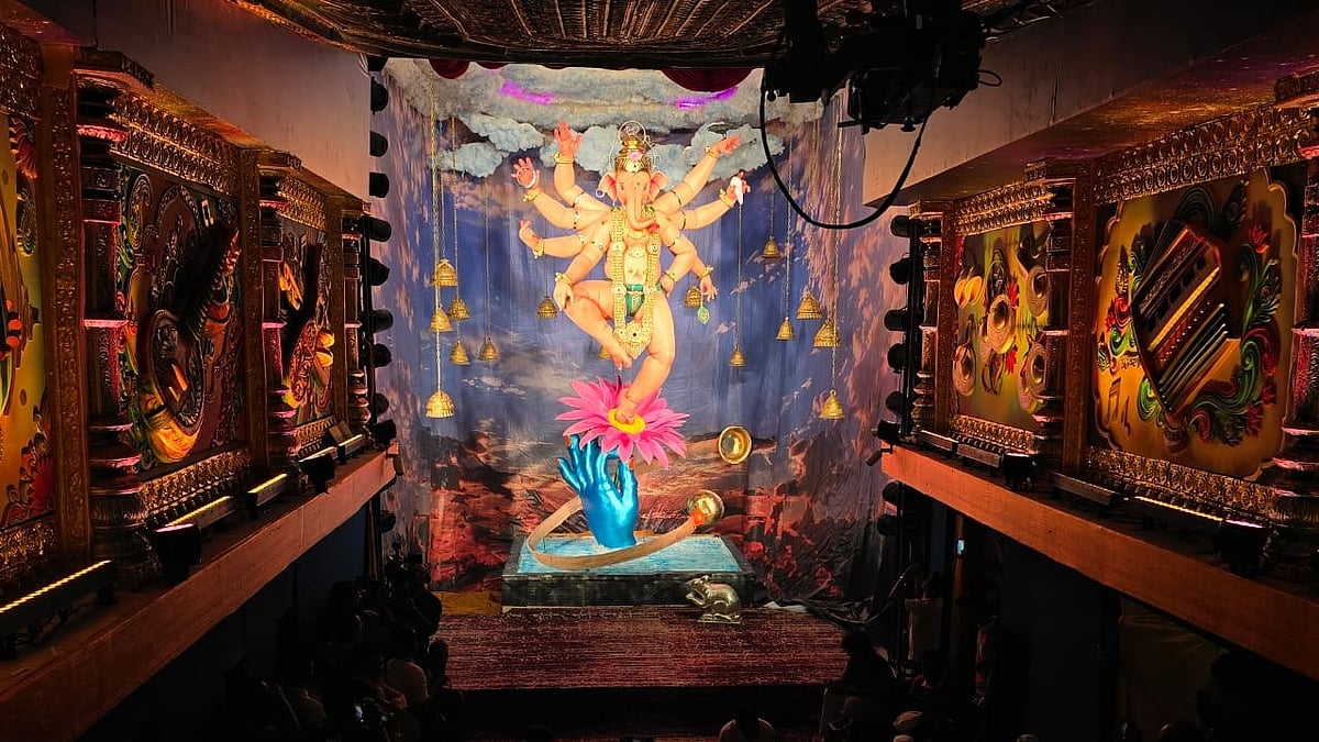 Mumbaicha Raja 2026 First Look: Grand Balancing Ganpati Idol Unveiled In Ganesh Galli – See Inside Visuals 