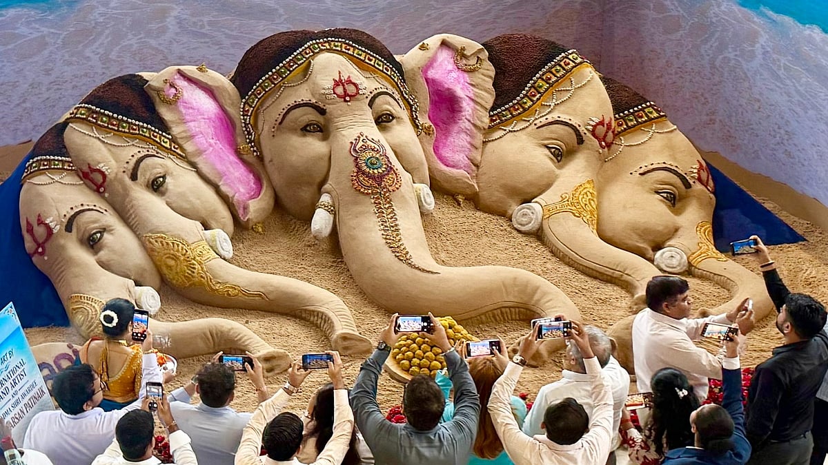 Ganeshotsav 2026: Sudarsan Pattnaik Creates Panchmukhi Ganesha Sand Sculpture In Thane; Draws Visitors' Attention