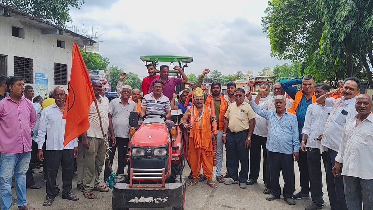 MP’s Khetia Farmers Take Out Tractor, Bullock-Cart Rally Seeking GST Relief, Better Crop Prices