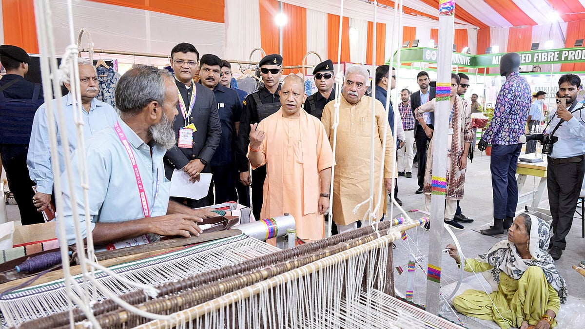 UP Govt Plans Handloom Procurement For Hospitals To Boost Weaver Employment & Market Access