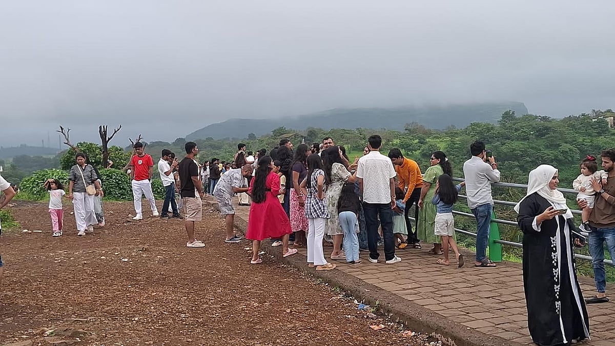 Nashik: Weekend Tourist Rush In Igatpuri As Gol Tekdi, Kasara Ghat Draw Visitors