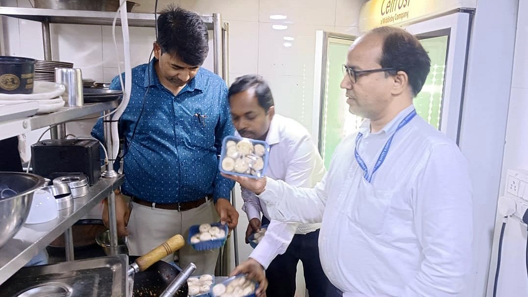 Rotten Mushrooms, Rat-Gnawed Expired Spices Found At Dragon House; FDA Cracks Down On 3 Eateries In Bhopal