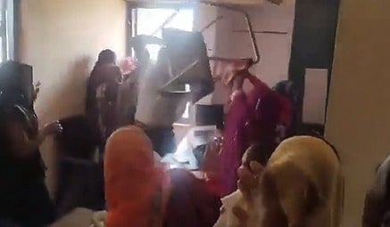 Tikamgarh Electricity Office Clash: Power Officials Throw Chairs At Women After They Reach Office With Complaints Of Faulty Transformer | VIDEO