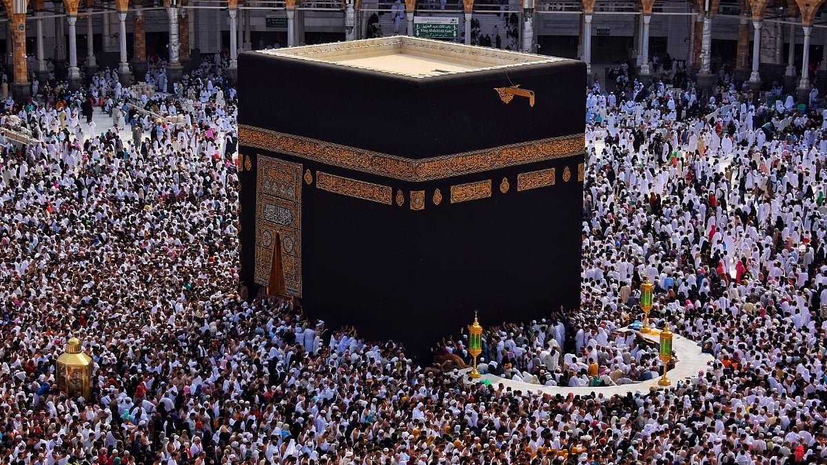 Mecca In Danger? Islam's Holiest City Put On Air Raid Alert For First Time In History As Houthis Target Saudi Arabia