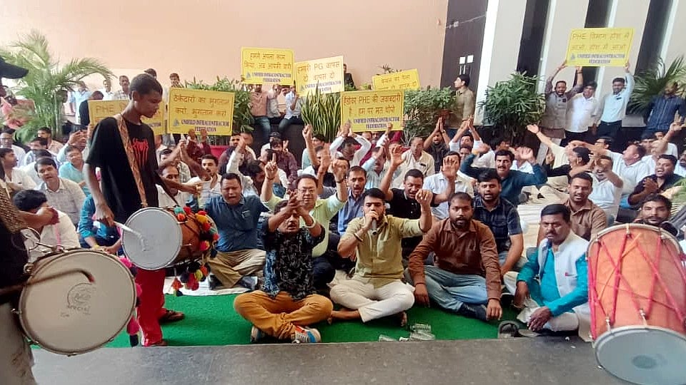 Single Village Scheme Contractors Stage Dharna Over Pending Dues At Jal Nigam Office In Bhopal