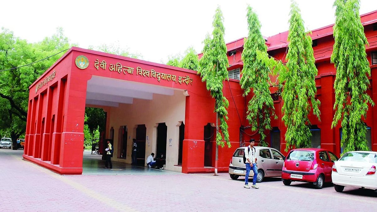 DAVV Treads Cautiously On Digital Evaluation After CBSE Online Assessment Irregularities In Indore