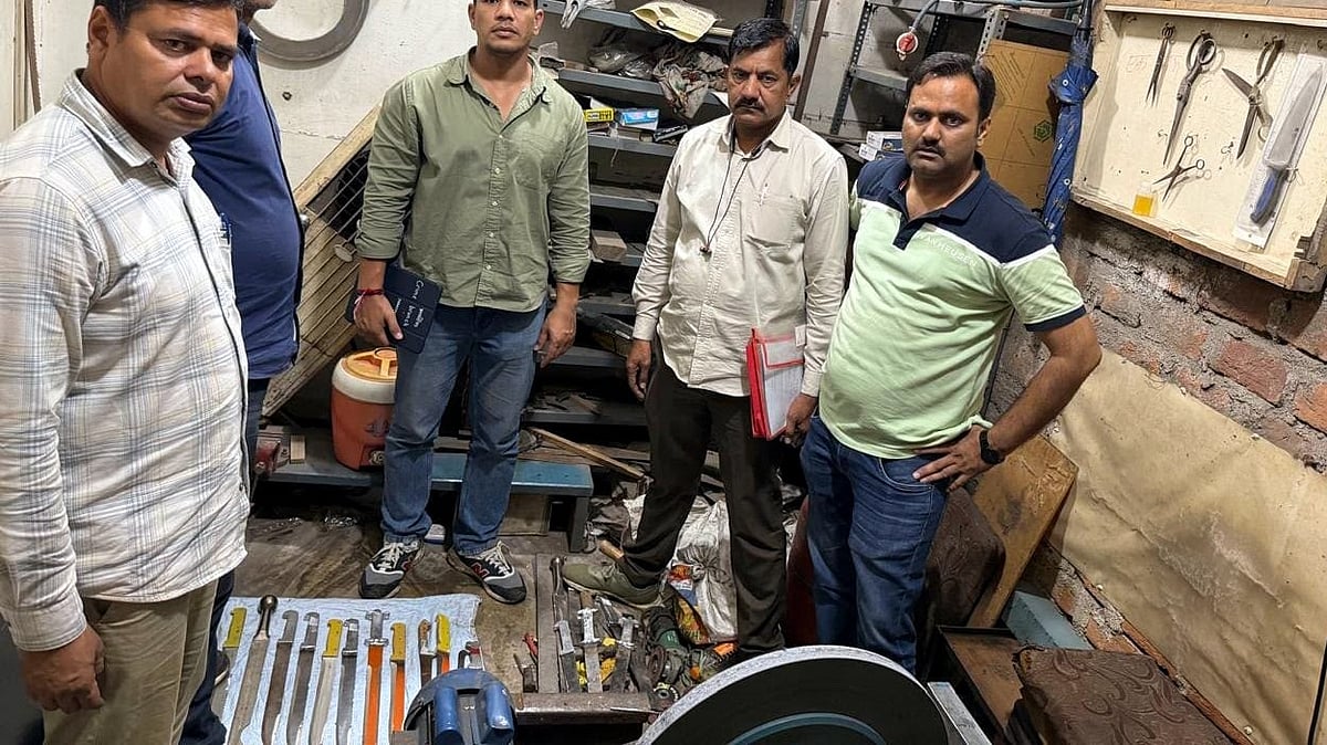 Bhopal Crime Branch Busts Illegal Knife-Making Unit, Seizes 12 Large Knives, Blades And Machinery