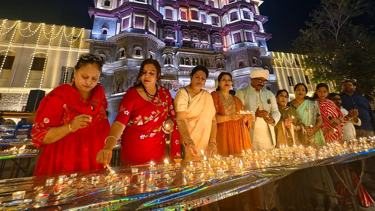 Over 5 Lakh Diyas Illuminate Indore, 2.51 Lakh Lit Around Rajwada On PM Narendra Modi’s Birthday