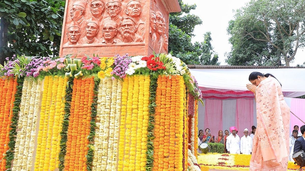 Sunetra Ajit Pawar Pays Tribute To Marathwada Martyrs In Beed On Occasion Of Mukti Sangram Day