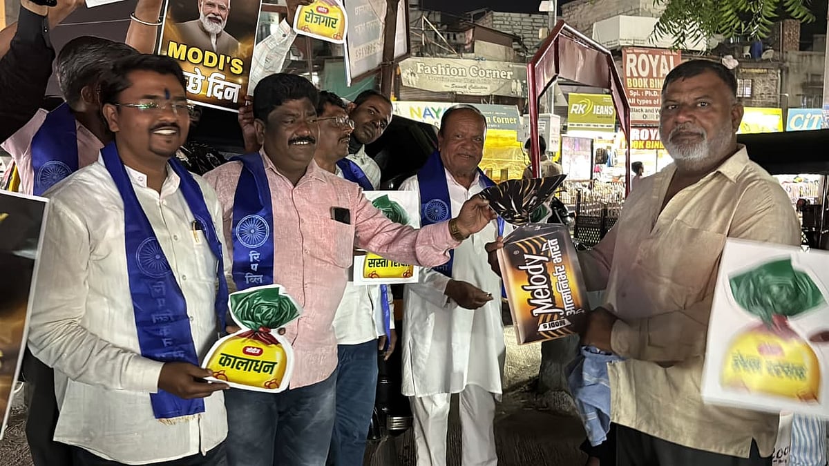 Chhatrapati Sambhajinagar: Republican Sena Distributes 'Modi' Chocolates In Protest 