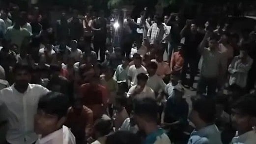 Shaheed Bhima Nayak Post-Graduate Government College Students Gherao Principal In Barwani
