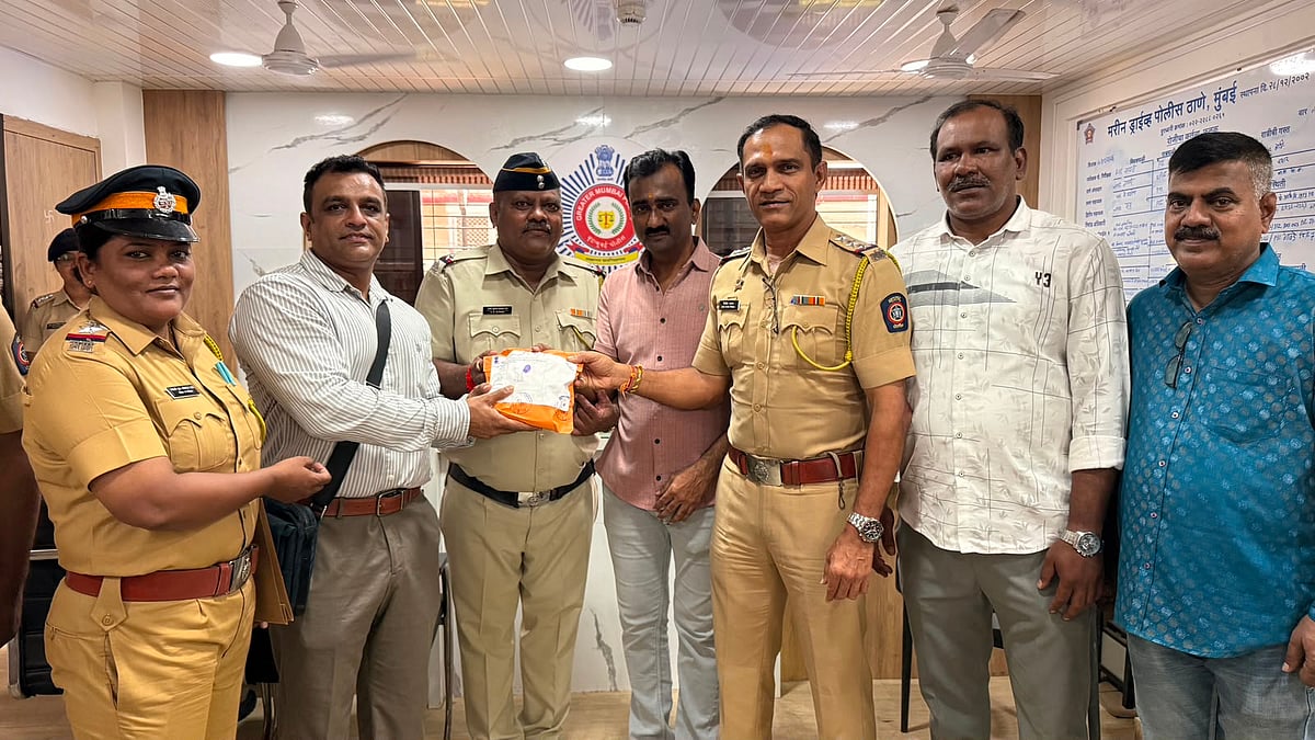 Mumbai Police Trace Yellow Bag Containing ₹2.90 Lakh Cash Lost On Madam Cama Road Using CCTV Footage
