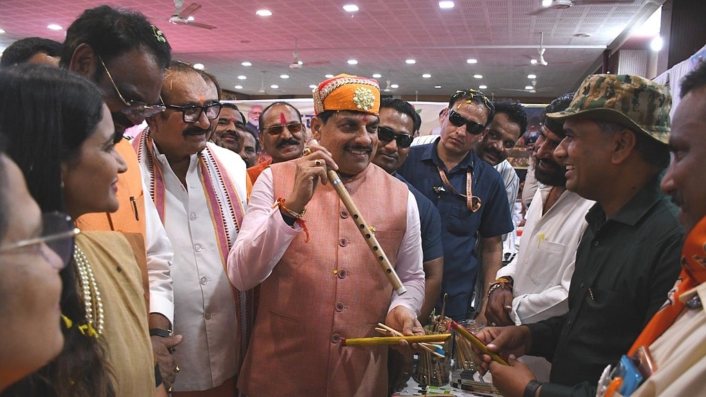 CM Mohan Yadav Meets Beneficiaries, Reviews Development Projects During Neemuch Visit